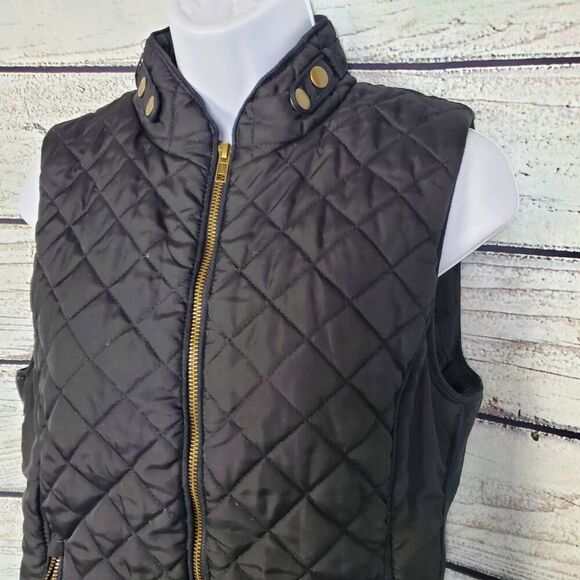 Zenana Outfitters Black Quilted Vest Zip Front Pockets Gold Hardware Size Medium - Picture 2 of 7